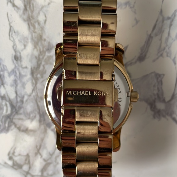 Michael Kors gold tone watch - Picture 3 of 6